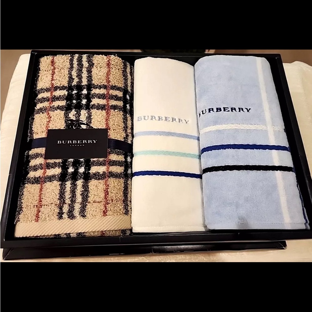 Burberry Men's Multicolor Towel Set